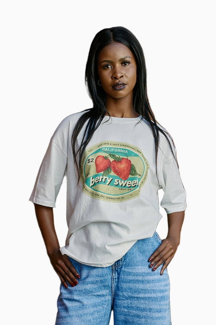 CREAM 'BERRY SWEET' CREW NECK OVERSIZED TEE