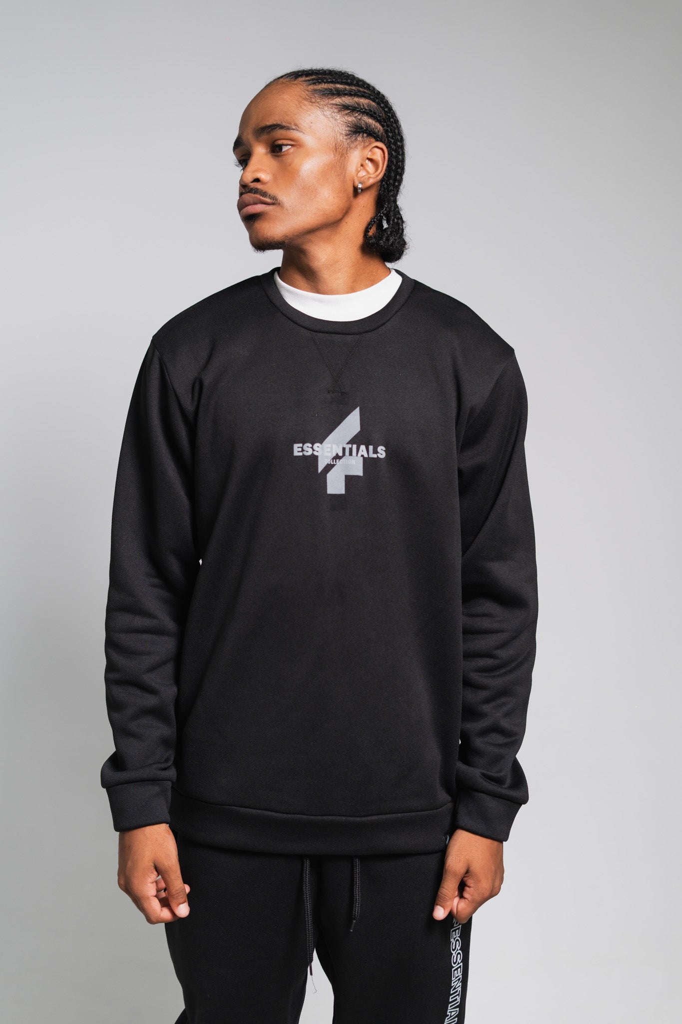 BLACK ESSENTIAL V FLOSS SWEATER
