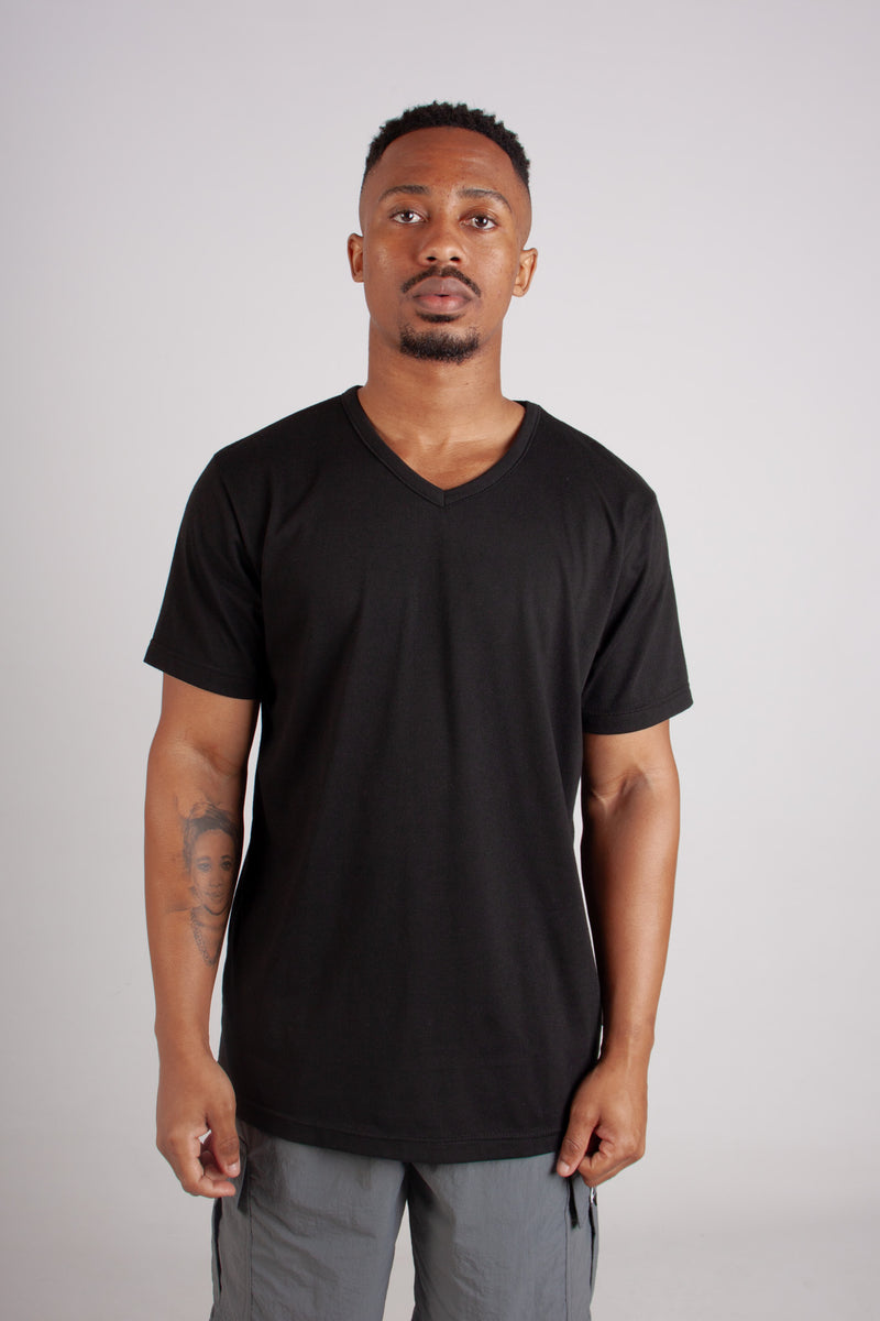 BLACK V NECK TEE