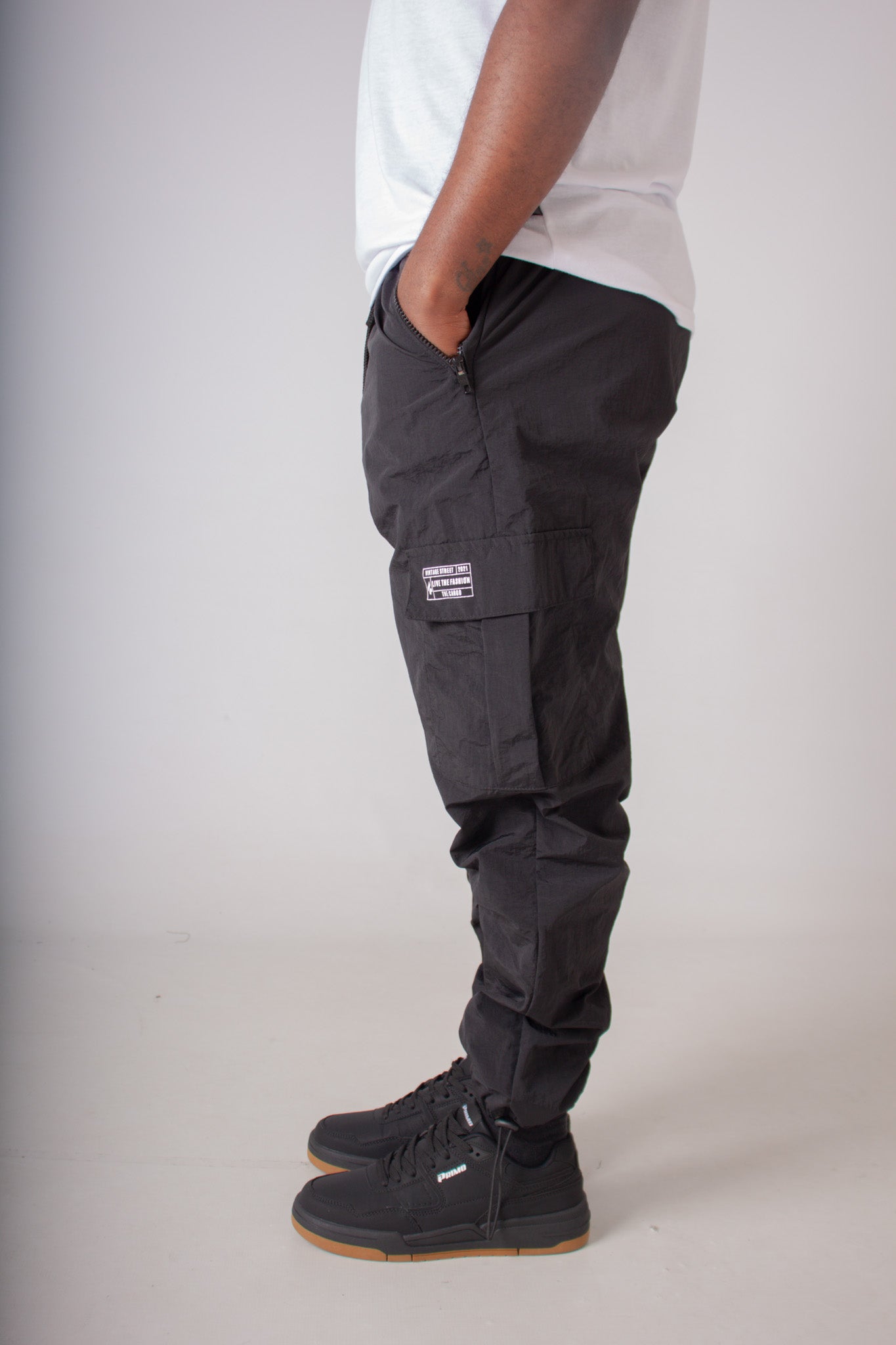 460 BLACK PARACHUTE CARGO PANTS