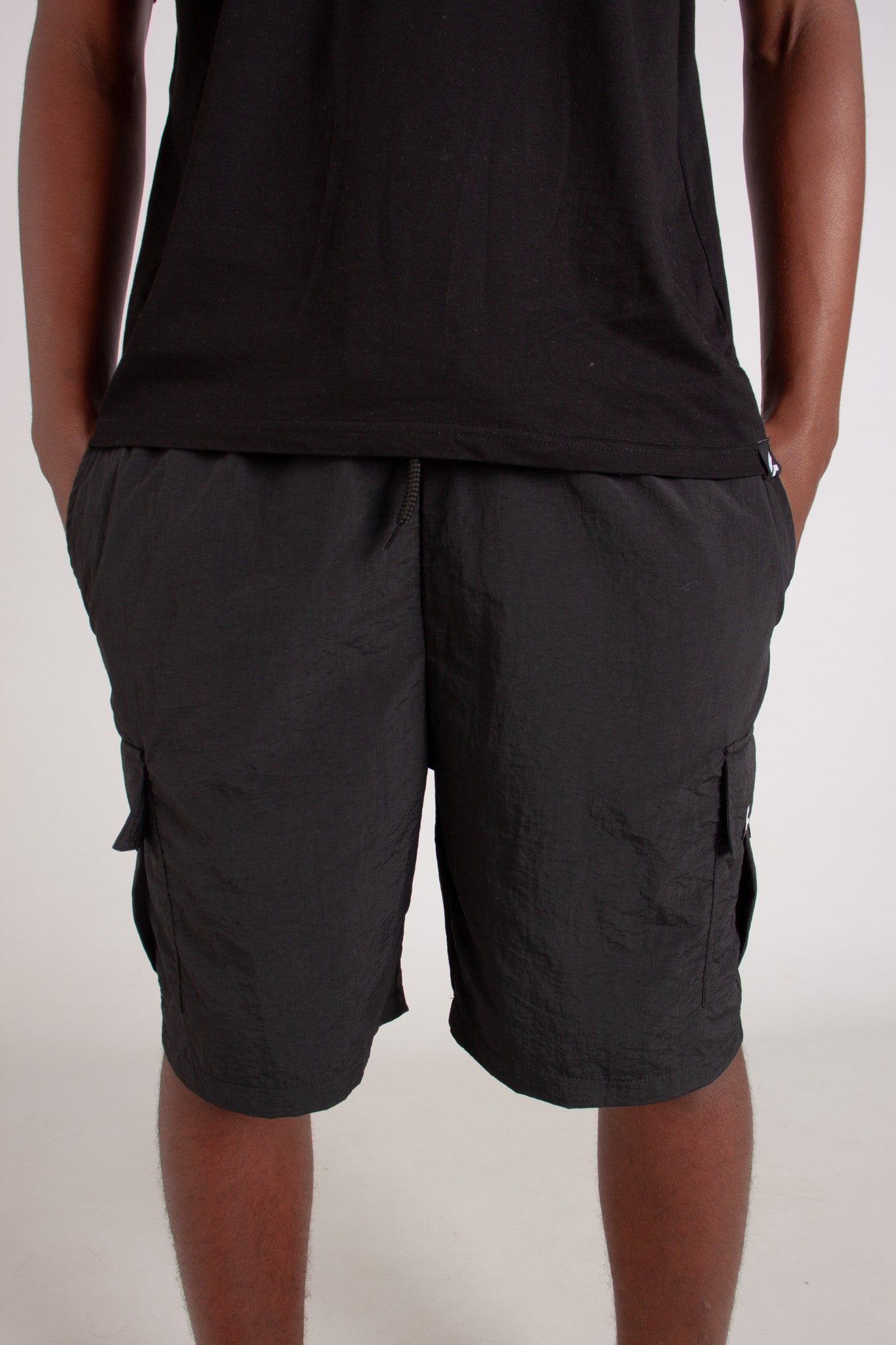 460 BLACK PARACHUTE CARGO SHORTS