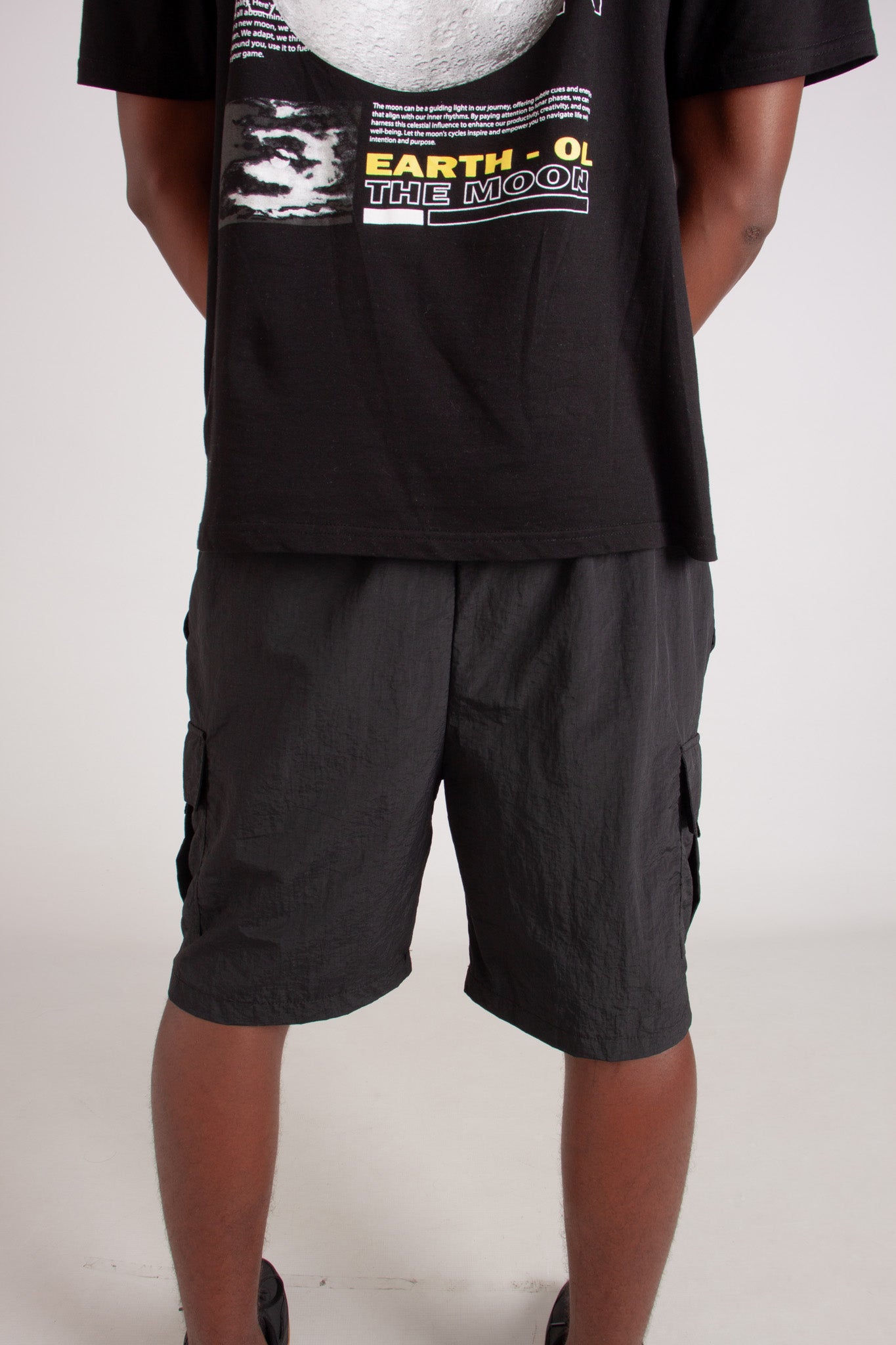 460 BLACK PARACHUTE CARGO SHORTS