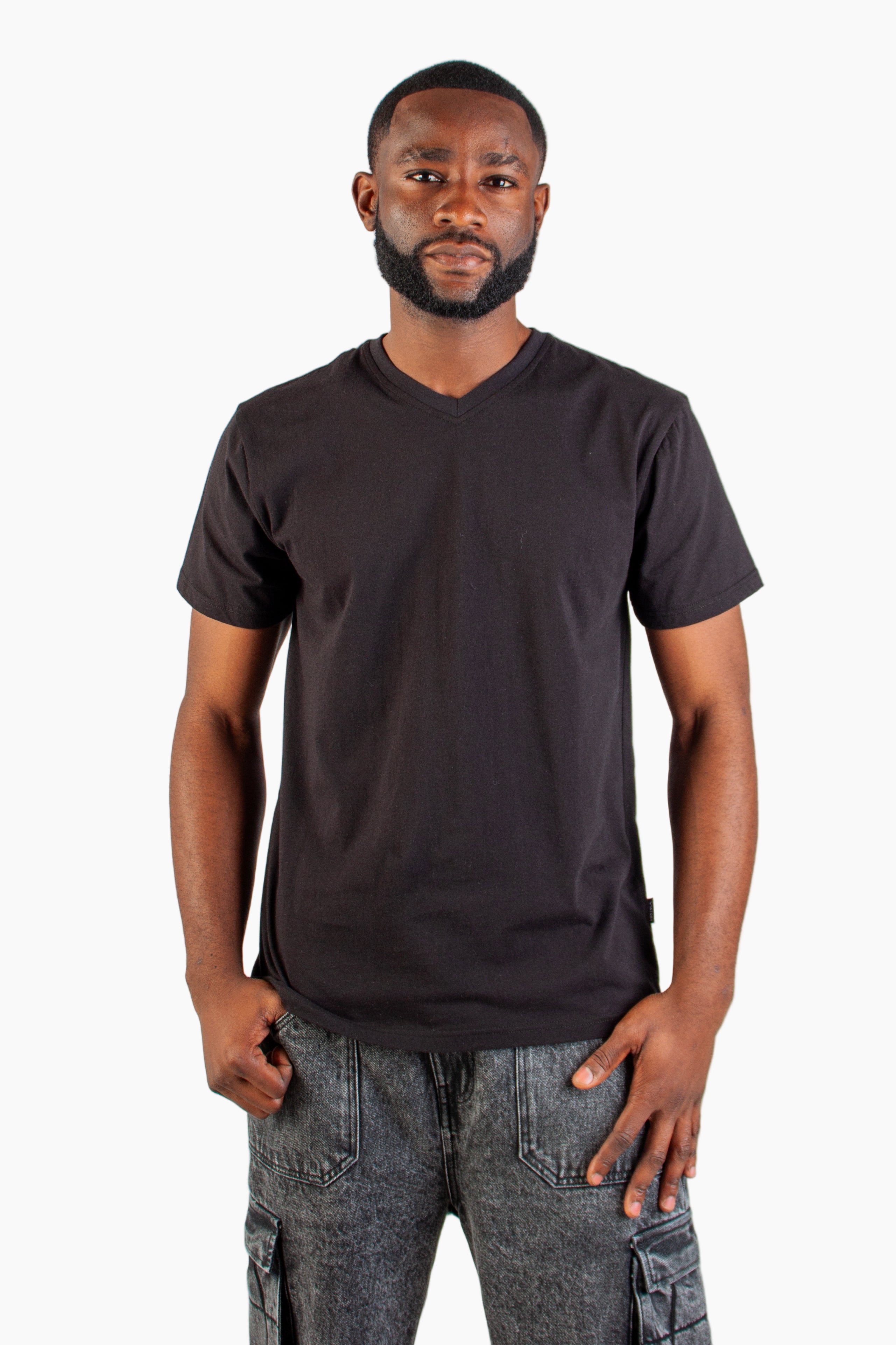 BLACK V-NECK TEE