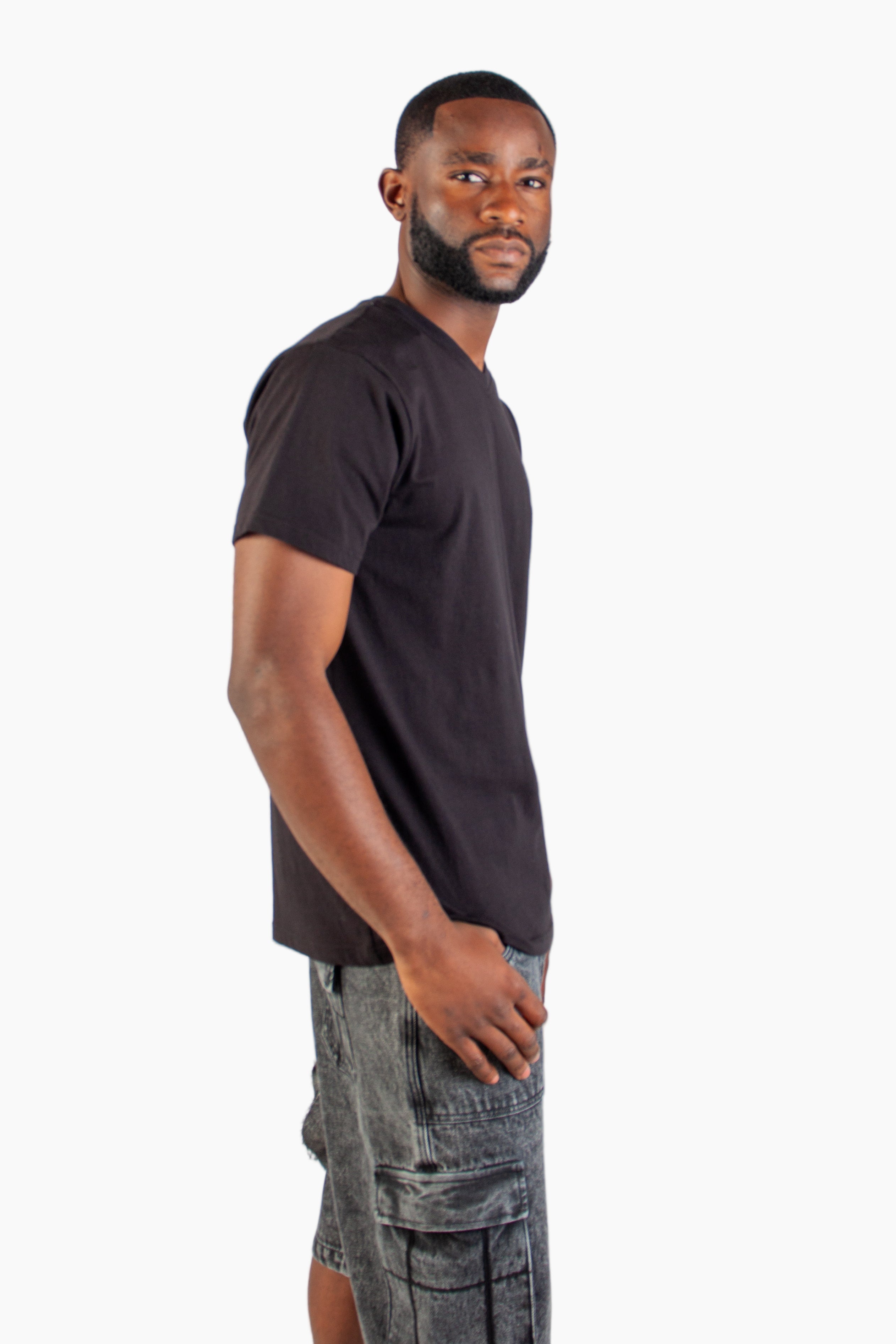 BLACK V-NECK TEE