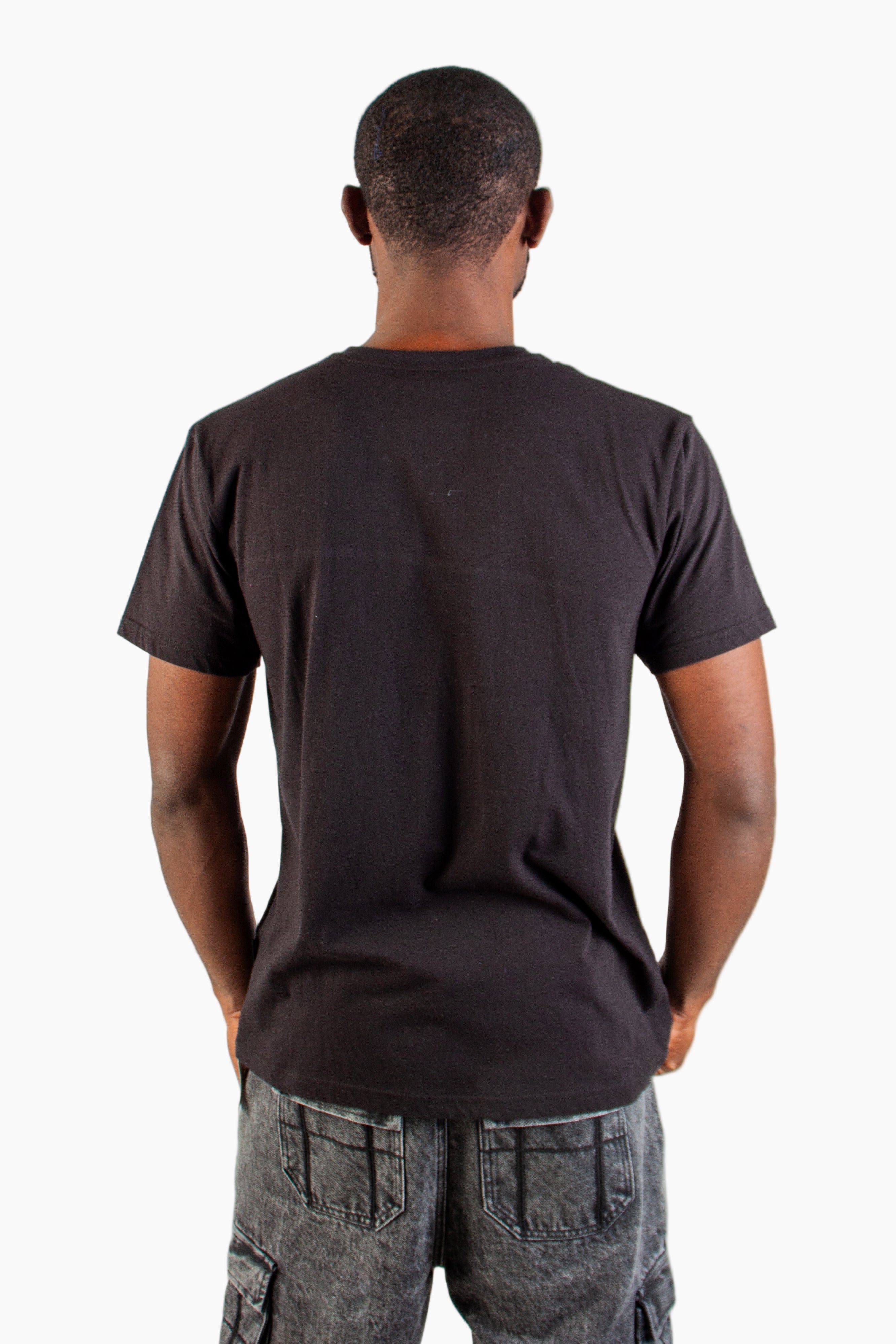 BLACK V-NECK TEE